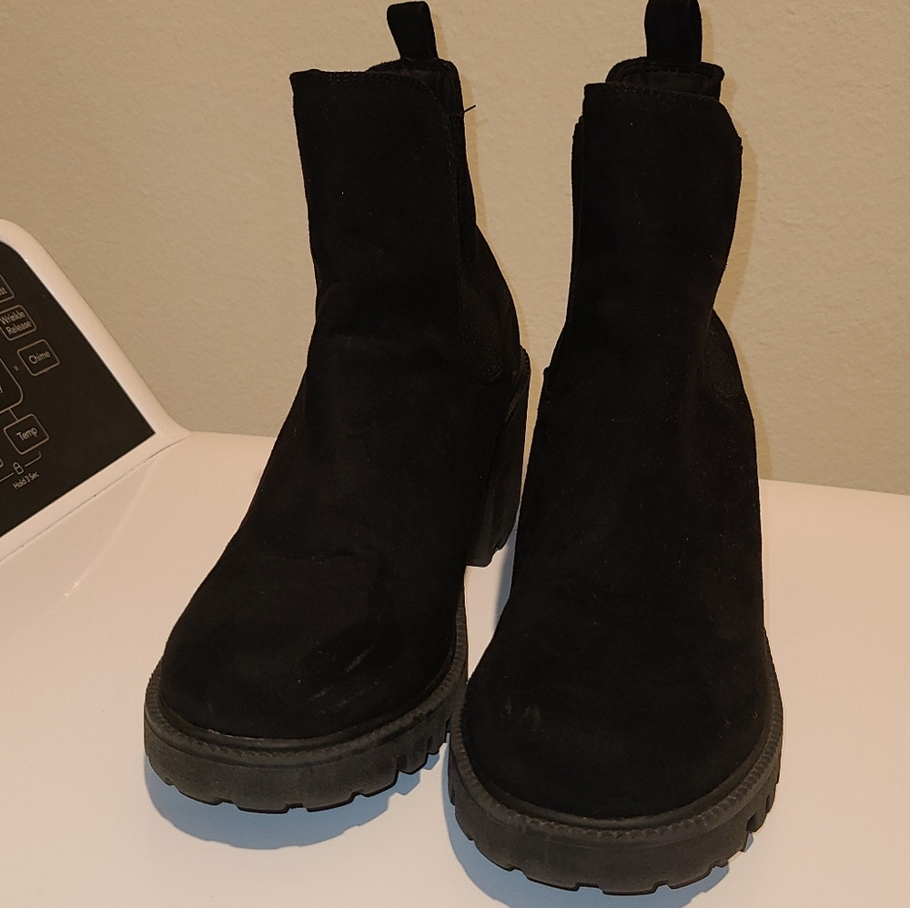 Rue21 ChunKy Suede Black Ankle Booties